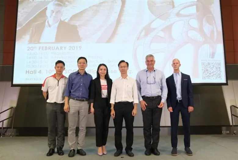 นายเฉลิมวุฒิ สงวนญาติ (ที่ 3 จากขวา) หัวหน้ากลุ่มงา...