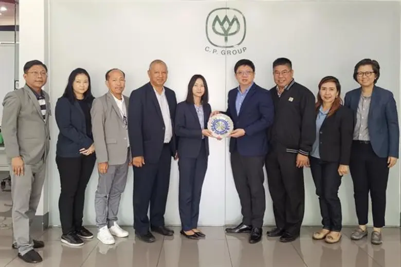 นายชวรงค์ ลิมป์ปัทมปาณี(ที่ 4 จากซ้าย) ที...