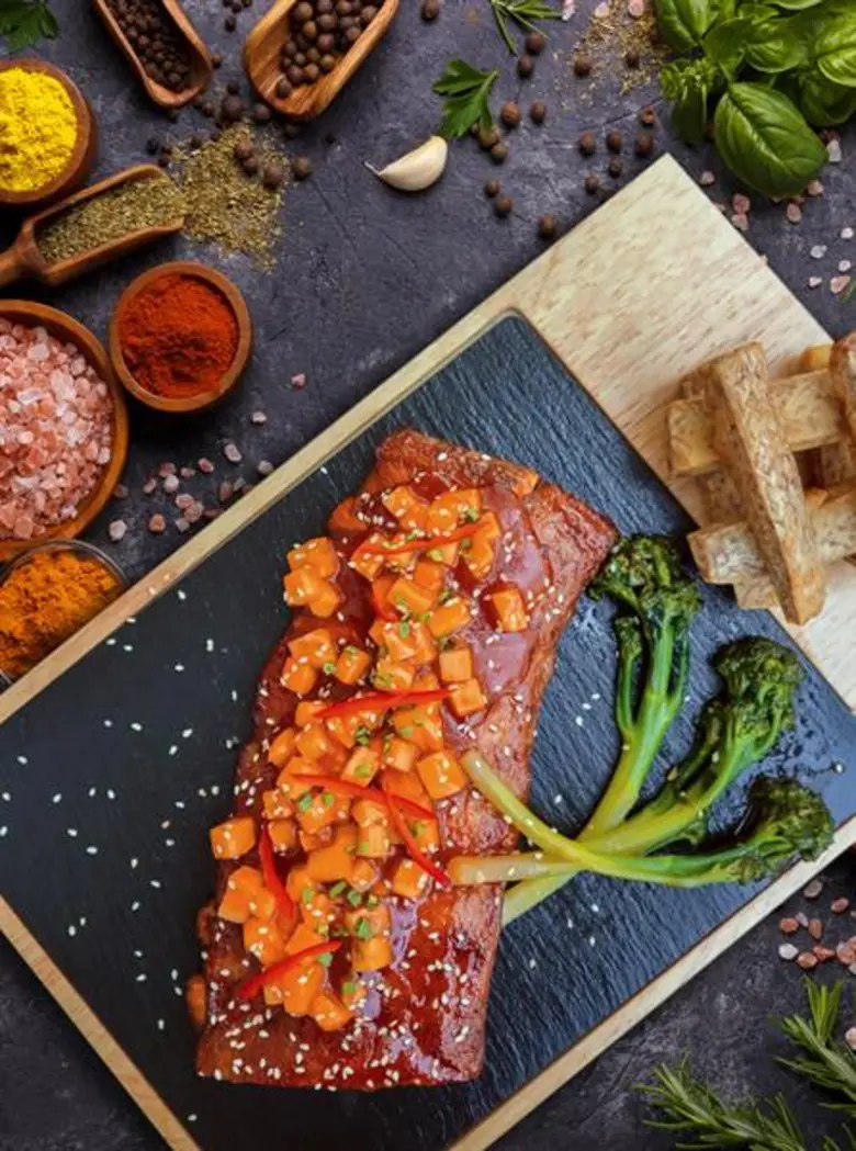 ลองลิ้มหลากรสชาติสไตล์เอเชีย เมนูซี่โครงอบสไตล์ตะวันออกจากโคสต์บีชคลับและบิสโทร ณ โรงแรมเซ็นทาราแกรนด์ หัวหิน