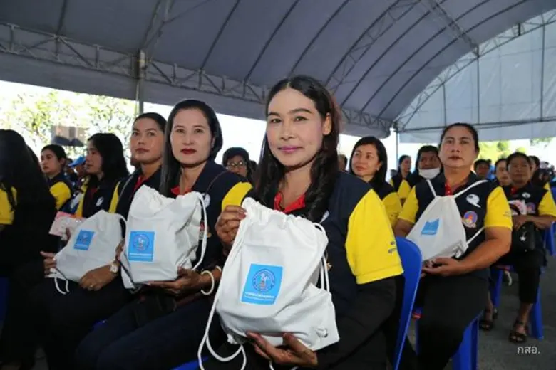 ชาวสมุยเฮลั่น นายกฯ เปิดท่อลอดใต้ทะเลส่งน้ำประปา