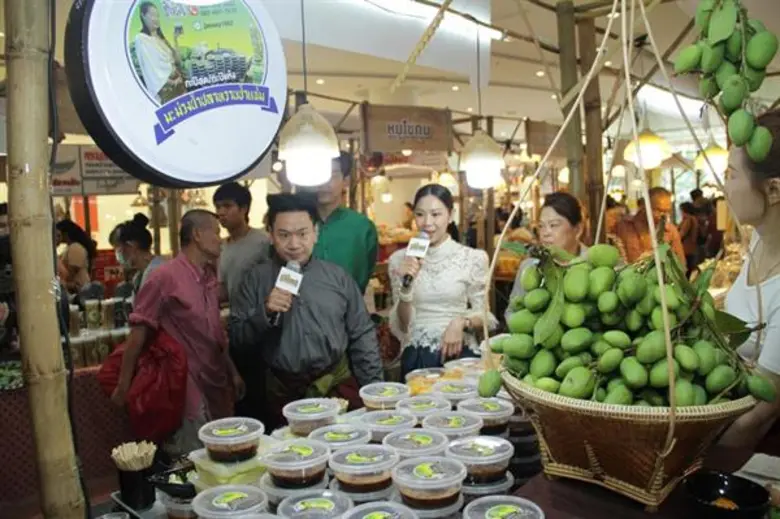 ทำเอาห้างแทบแตก เมื่อนักแสดงชั้นนำของละคร...