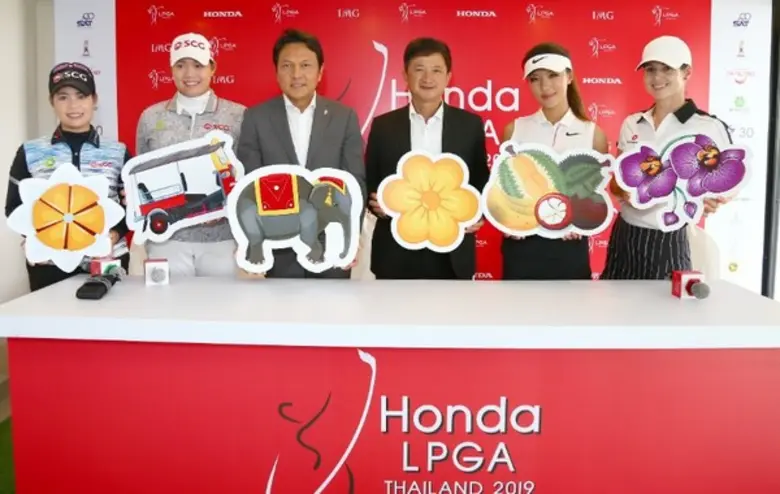 คุณธเนศวร์ เพชรสุวรรณ (ที่ 3 จากซ้าย) รอง...