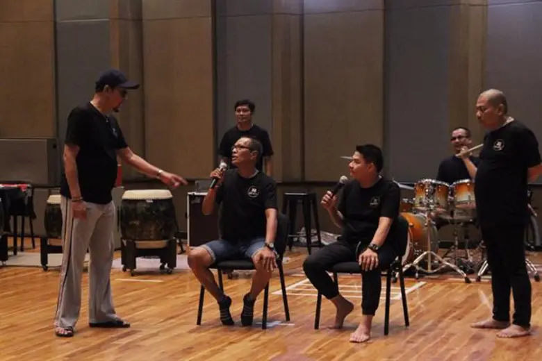 “เป็ด-โน้ต” เปิดห้องซ้อม เตรียมพร้อมขึ้นเวทีGSB presents an unforgettable moment concert by “39 ปี เชิญยิ้ม....จากคำเชิญเล็กๆ สู่รอยยิ้มที่ยิ่งใหญ่”