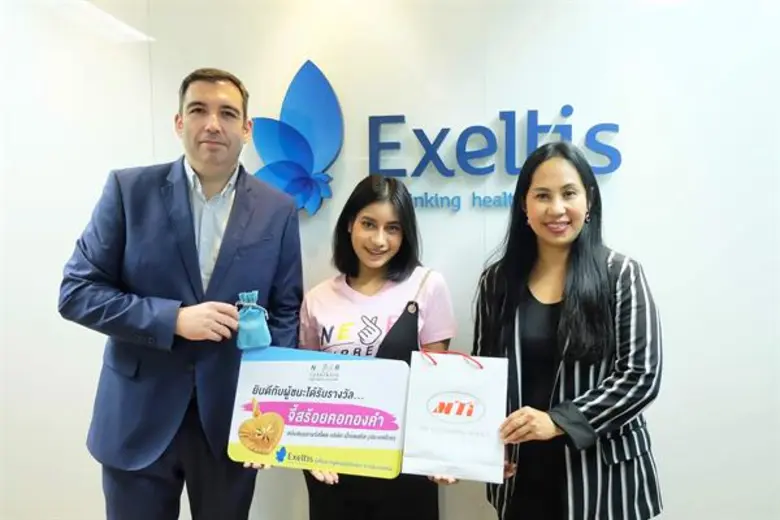 มิสเตอร์เอนริเก้ คาลโว (ซ้าย) กรรมการผู้จ...