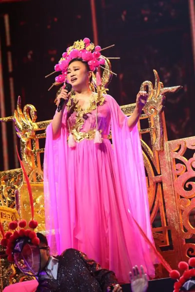 “เจ๊คิ้ม” จัดเต็ม จัดแน่น สนุกครบรส “เผ็ด-มันส์ - ฮา -ซึ้ง” สมราคาตัวแม่ไชน่าทาวน์ ในคอนเสิร์ต “อิชิตัน และ เบนซ์ สตาร์ แฟลก พรีเซนต์ เจนนิเฟอร์ คิ้ม ดีวา ไชน่าทาวน์”