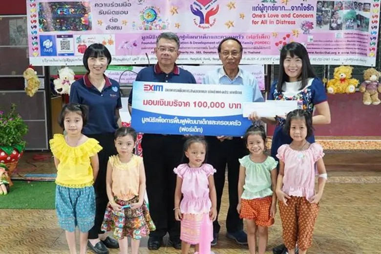 นายอดุลย์ โชตินิสากรณ์ (ที่ 2 จากซ้าย) ปร...