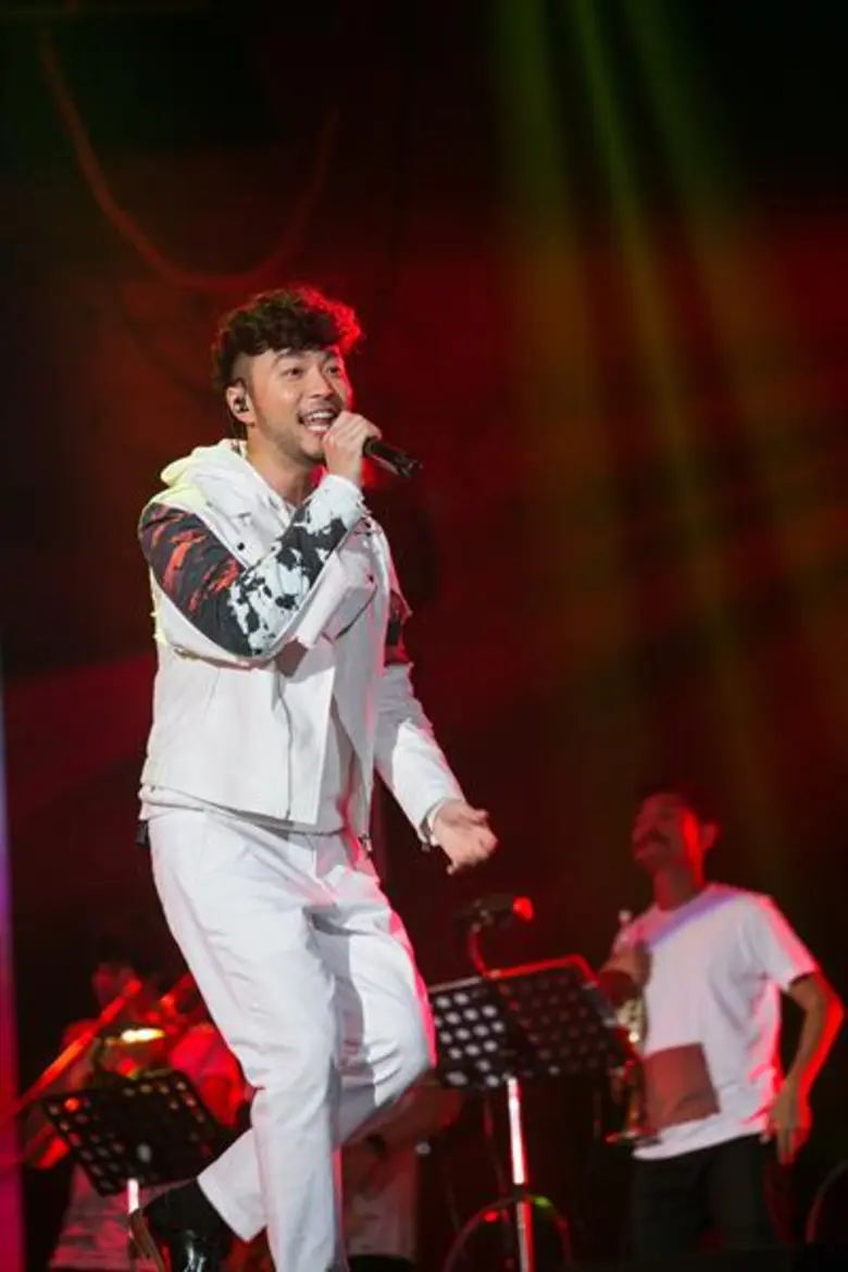 ฮอลล์ ออฟ แฟน : ซันเดย์ อีฟนิ่ง คอนเสิร์ต มอบความรักแบบเต็มอิ่ม ผ่านเสียงเพลง 3 ศิลปินสุดอบอุ่น เบล สุพล, ซิน และ ตู่ ภพธร