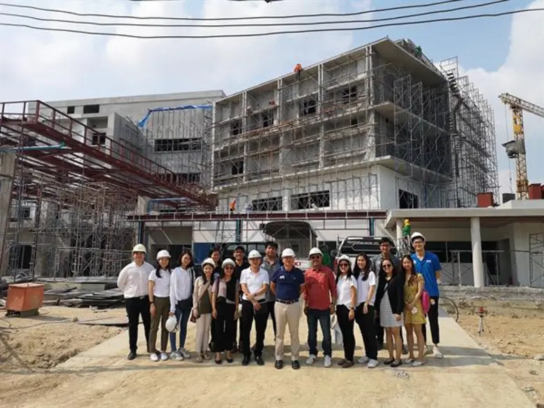 นายสมภพ ศักดิ์พันธ์พนม (ที่ 6 จากขวา) ประ...