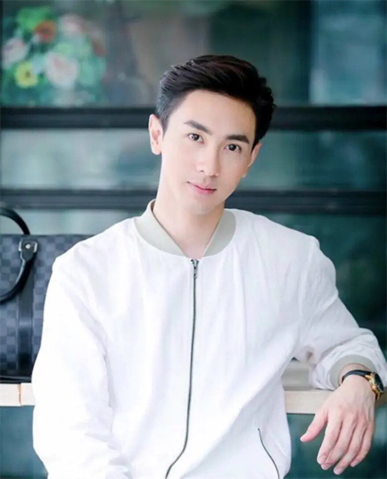 “เชียร์ – นัททิว” ร่วมโครงการ “ส่งความรู้ สร้างความสุข” ปี 2