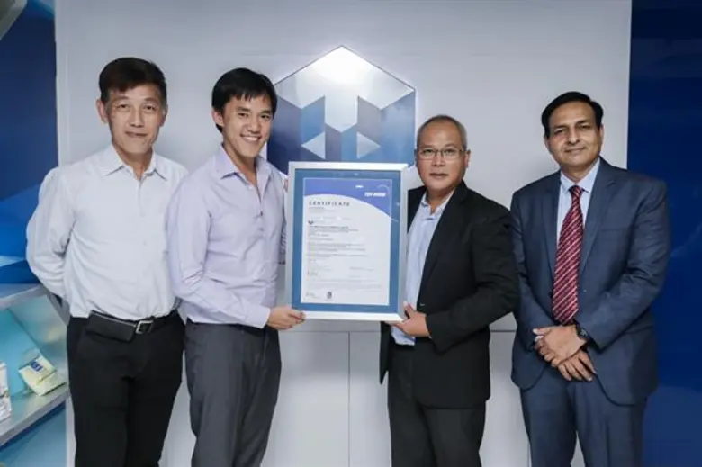 คุณโฮ เรน ฮวา (ที่ 2 จากซ้าย) ประธานเจ้าหน้าที่บริห...