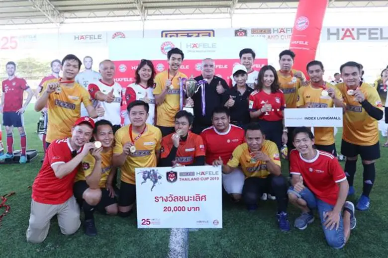 นายโฟลเคอร์ เฮลสเติร์น กรรมการผู้จัดการ บ...