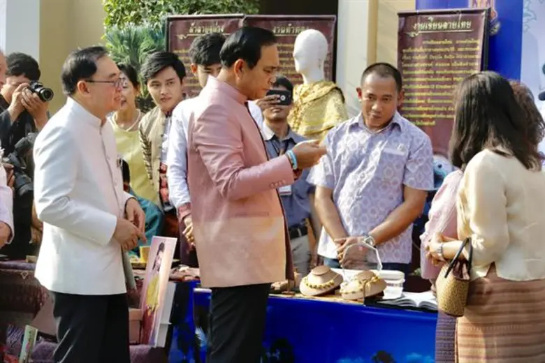 วธ. ชู "เพชรบุรี"เป็น"เมืองแห่งสกุลช่าง" หวังส่งเสริม อนุรักษ์ สืบสานและต่อยอด “มรดกภูมิปัญญาทางวัฒนธรรมของสกุลช่างฝีมือดั้งเดิมเมืองเพชรบุรี” ให้คงอยู่สืบไป