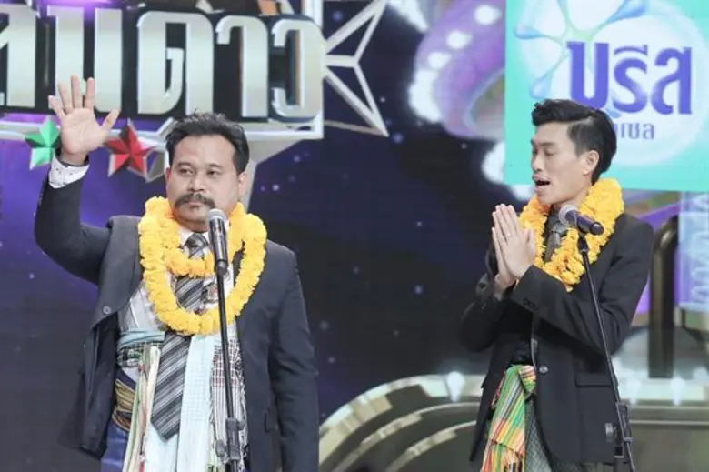 มิติใหม่ในการหาเสียง! “แสตมป์-มหา” เปิดศึกเพลงอีแซวสุดฮาคว้าตำแหน่งหัวหน้าคณะ