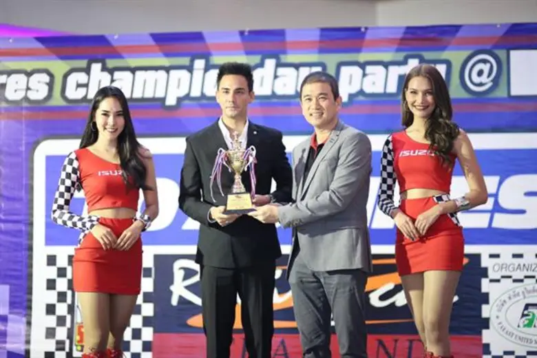 แอนด์ดรูว์ กรเศก นำทัพนักแข่งขันรถยนต์ทางเรียบ รับถ้วยพระราชทาน ประจำปี 2561 TOYO ISUZU ONE MAKE RACE