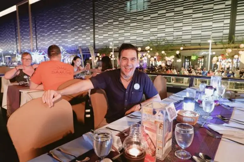 ทีวีไกด์: รายการ "หลงรักยิ้ม" Hop On Hop Off Bus เส้นทางเที่ยวรอบกรุงกับ "แดเนียล"