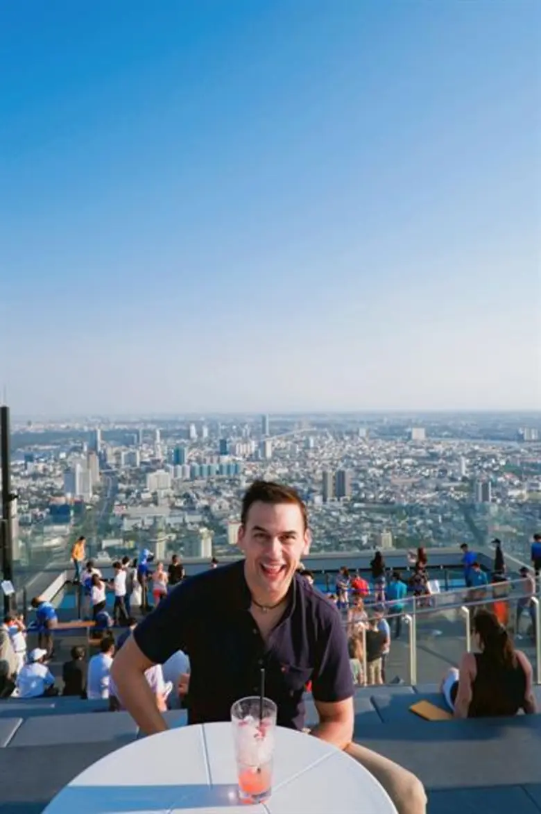 ทีวีไกด์: รายการ "หลงรักยิ้ม" Hop On Hop Off Bus เส้นทางเที่ยวรอบกรุงกับ "แดเนียล"