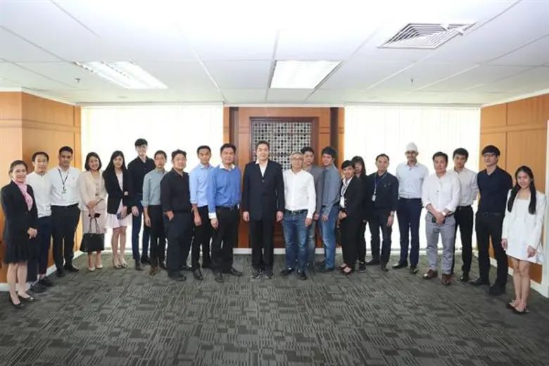 นายศุภชัย วีรบวรพงศ์ (ที่ 11 จากซ้าย) กรร...