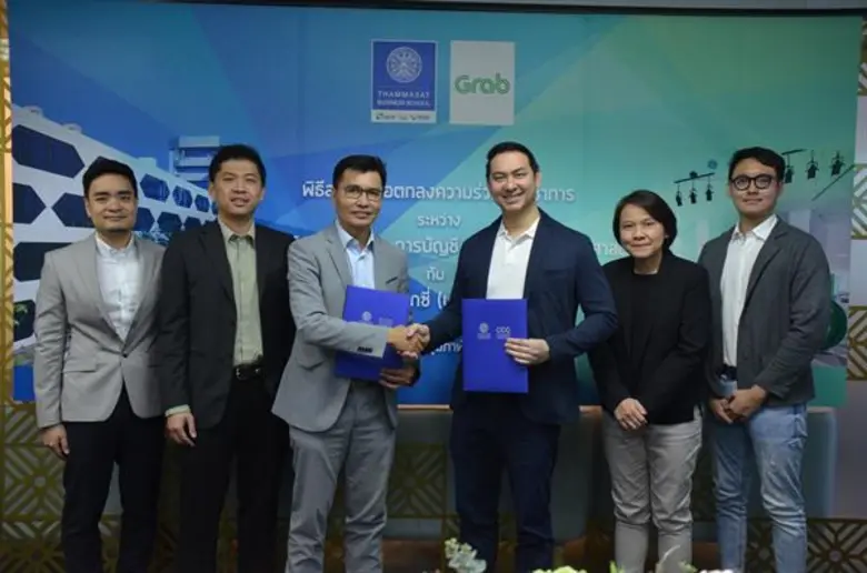 รองศาสตราจารย์ ดร.พิภพ อุดร คณบดี คณะพาณิ...