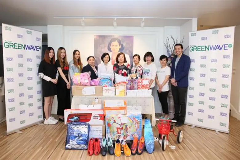 กรีนเวฟ ส่งความสุขมอบของขวัญให้น้อง น้องแฮปปี้  พี่สุขใจ