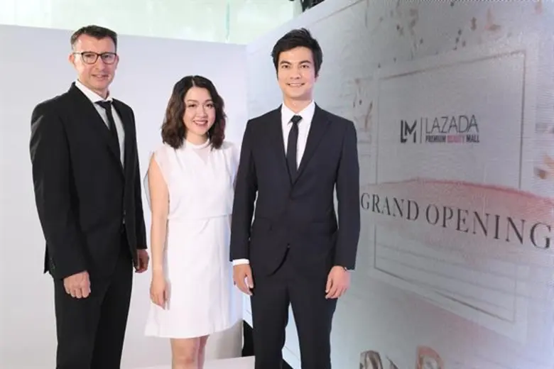 เหล่าบรรดาคนดัง ดารา เซเลบริตี้ พร้อมใจเคลียร์คิวร่วมงานเปิดตัว “ลาซาด้า พรีเมียม บิวตี้ มอลล์” แหล่งช้อปปิ้งความงามออนไลน์แบบครบวงจร