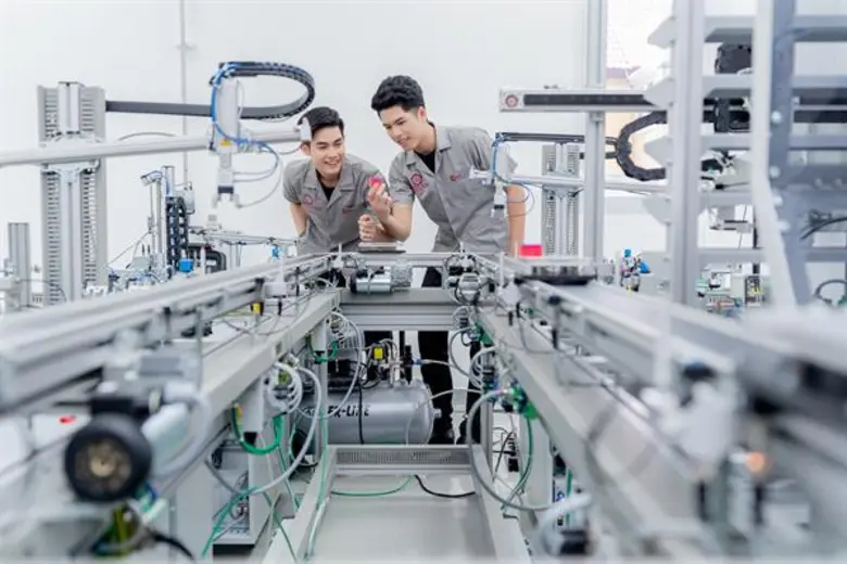 'พีไอเอ็ม’ ชี้โลกดิจิทัลต้องการ “จูเนียร์” ความสามารถเท่า “ซีเนียร์” ตอกย้ำบทบาทภาคการศึกษา สร้างบัณฑิตด้วยแนวทาง PIM The Original