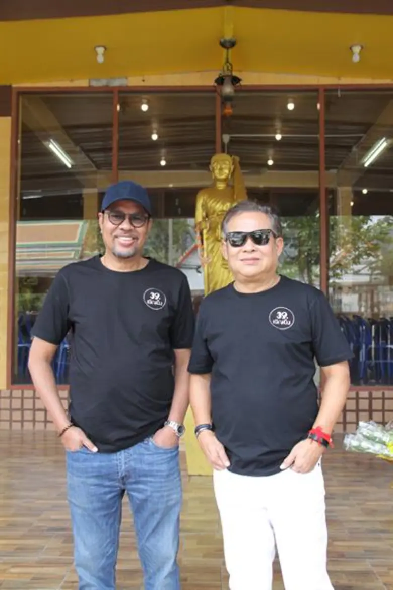 “เป็ด-โน้ต เชิญยิ้ม” พร้อมชาวคณะ ร่วมทำบุญเอาฤกษ์เอาชัย และเพื่อระลึก-อุทิศส่วนกุศลให้กับเชิญยิ้มที่ล่วงลับ ก่อนขึ้นเวที