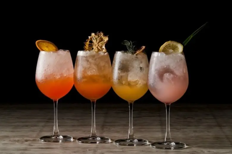 Poolside ชั้น 8 โรงแรมปทุมวัน ปริ๊นเซส ขอ...