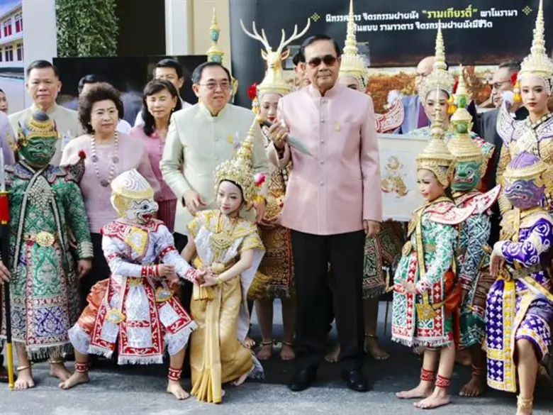 นายกรัฐมนตรี-ครม.ชมนิทรรศการและกิจกรรมงาน “ใต้ร่มพระบารมี 237 ปี กรุงรัตนโกสินทร์”