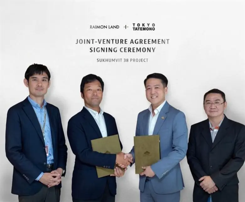 คุณไลโอเนล ลี (ที่ 2 จากขวา) ประธานเจ้าหน...