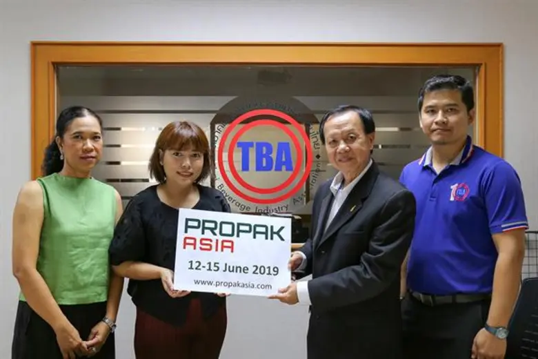 นายวีระ อัครพุทธิพร อุปนายกสมาคมฯและประธา...