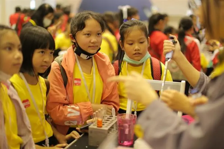 ปัจจุบัน โลกอยู่ในยุค 4.0 ที่ขีดความสามาร...