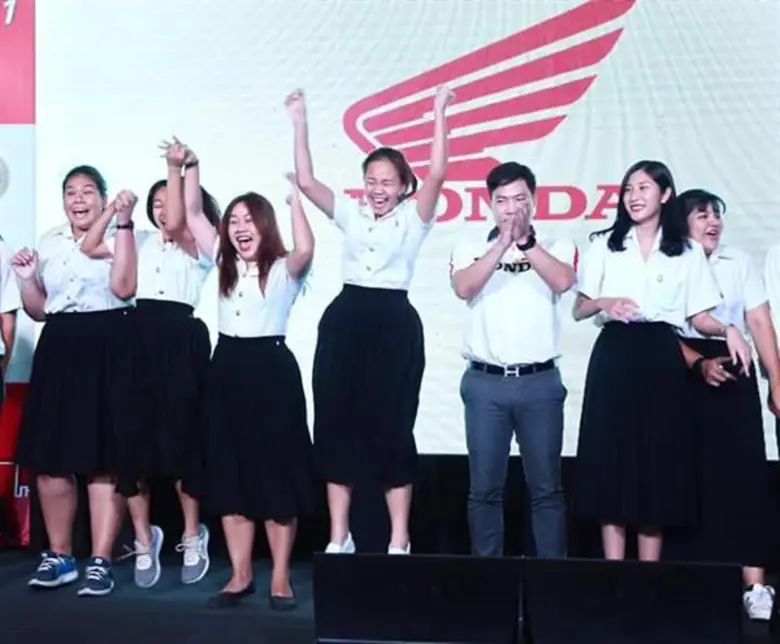 บริหารธุรกิจ มทร.ธัญบุรี เจ๋ง!! ซิวรางวัลแผนการตลาด 'ฮอนด้า’