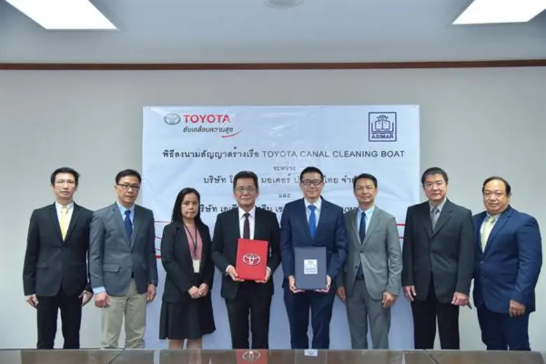 นายสุรเดช ตัณฑ์ไพบูลย์ (ที่ 4 จากขวา) ประธานเจ้าหน้...