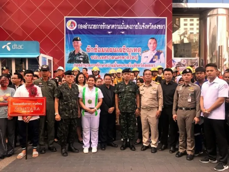 นายมนูญ วุฒิ ผู้จัดการทั่วไป พร้อมด้วยคณะ...