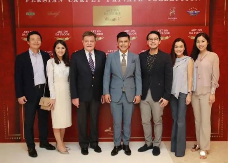 จิตรกร มงคลธรรม (คนกลาง) ผู้ก่อตั้ง Art o...