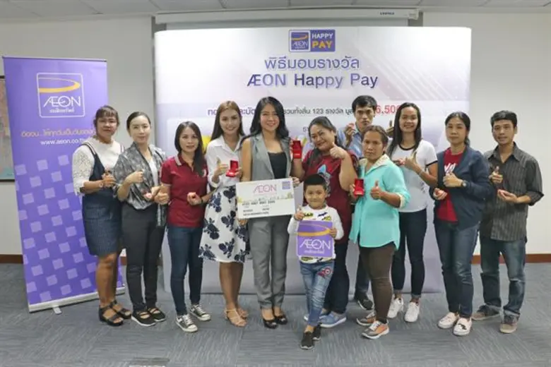 คุณศรัณยา พิภพภิญโญ (ที่ 5 จากซ้าย) ผู้ช่...