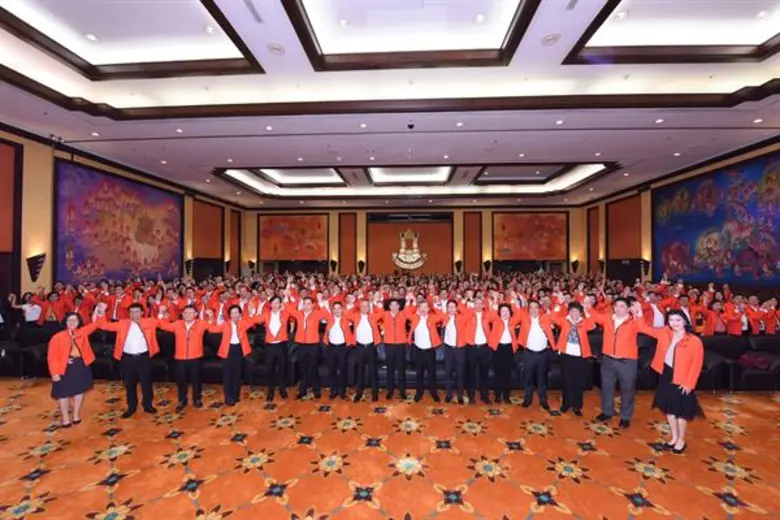 นายสุรชัย ดนัยตั้งตระกูล ประธานกรรมการธนา...