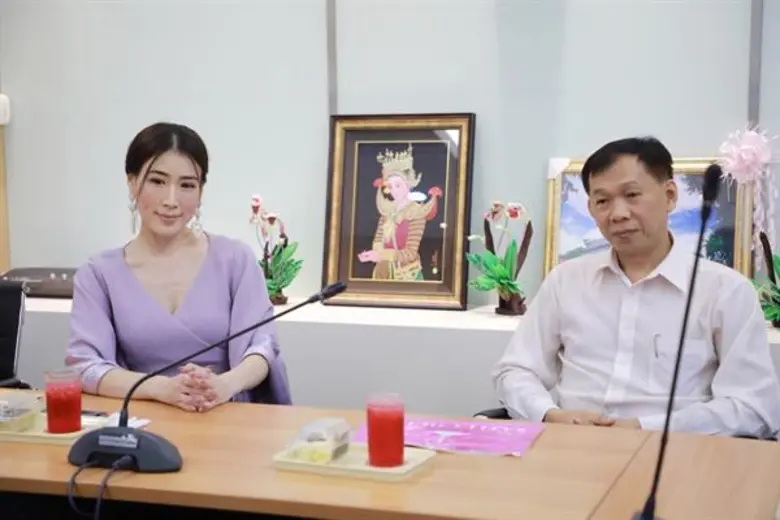 'ครูเอิร์น’ นำคณะครูชมการสอนที่ สาธิตจุฬาฯ หวังปรับสูตรให้สอดคล้องไปในทิศทางเดียวกัน