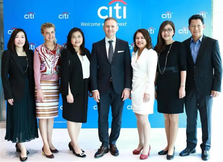 มร. ทีบอร์ พานดิ กรรมการผู้จัดการใหญ่ ธนา...