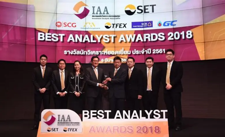 นายภากร ปีตธวัชชัย กรรมการและผู้จัดการตลาดหลักทรัพย...