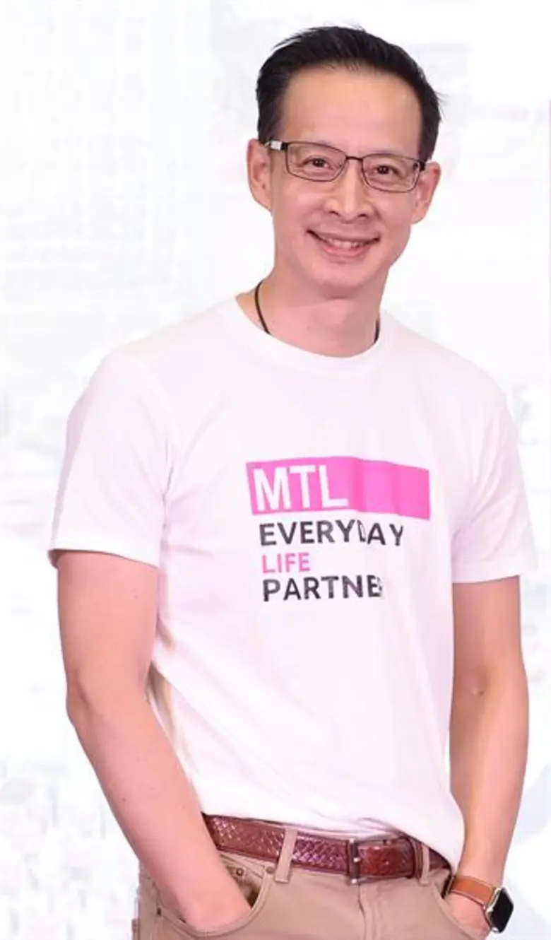 นายสาระ ล่ำซำ กรรมการผู้จัดการและประธานเจ...