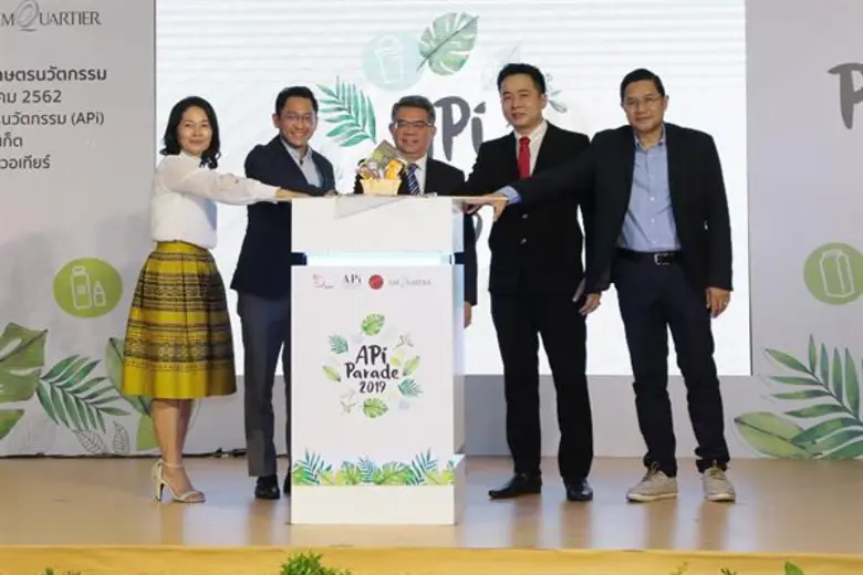 นายอดุลย์ โชตินิสากรณ์ (กลาง) อธิบดีกรมกา...