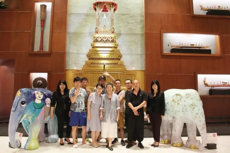 อาจ์ลดา ชุมสาย ณ อยุธยา (ขวา) ผู้อำนวยการฝ่ายสื่อสา...