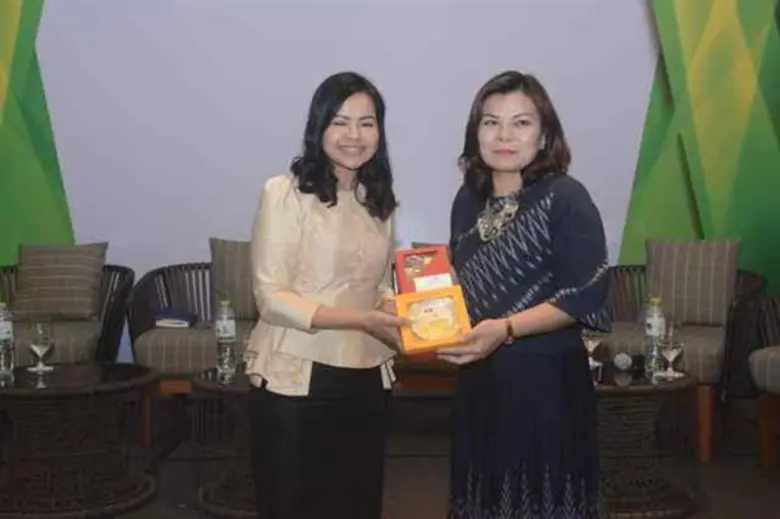 SPUC: ม.ศรีปทุม ชลบุรี ได้รับเชิญจากสปป.ลาว ให้เป็นวิทยากร เสวนา และเป็นที่ปรึกษาด้านการขยายช่องทางการตลาดผลิตภัณฑ์สมุนไพรลาว-ไทย ในโรงพยาบาล