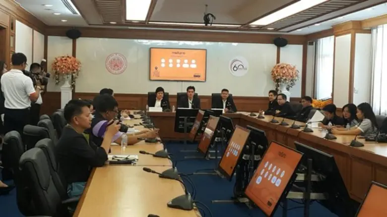 ศ.ดร.สุชาติ เซี่ยงฉิน อธิการบดี (คนกลาง) ...