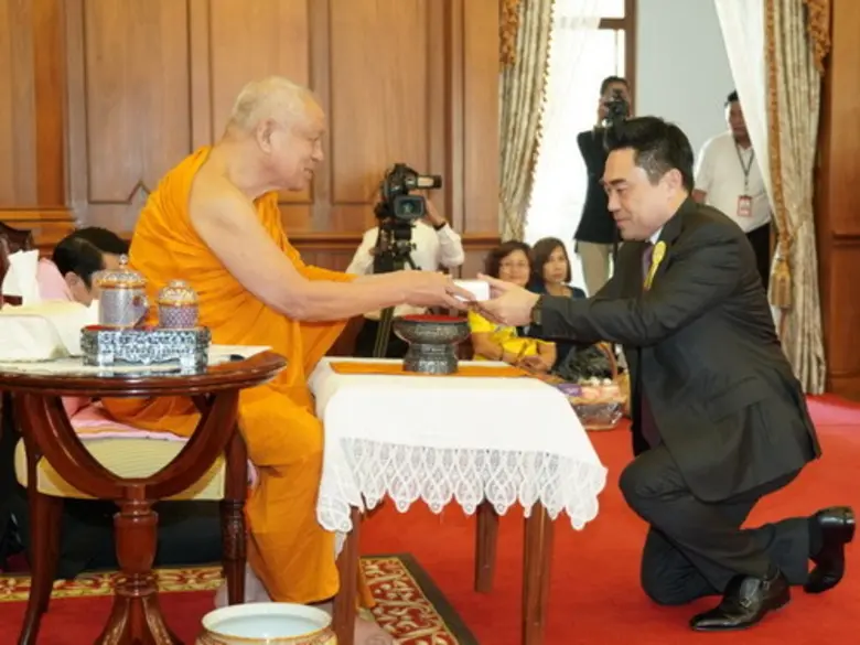 สมเด็จพระวันรัต ประธานกรรมการมูลนิธิสมเด็...