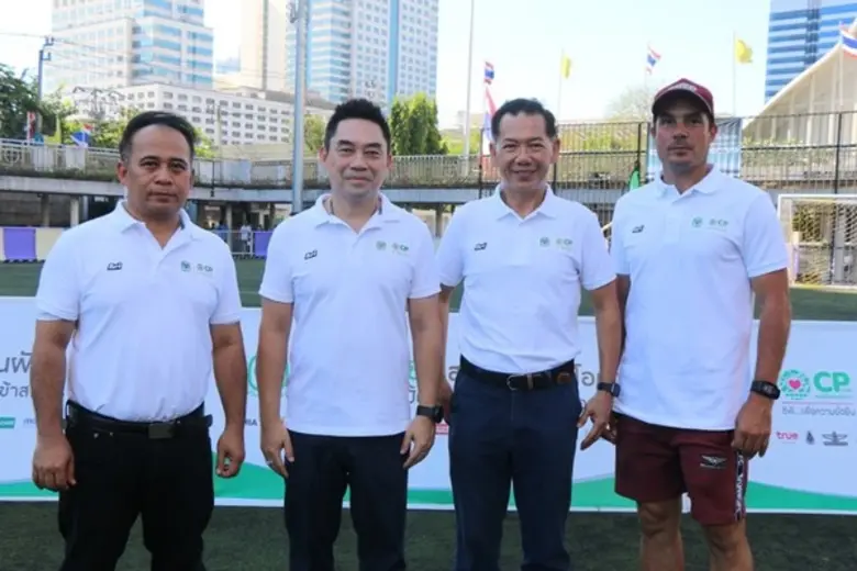 ซีพีเฟ้นช้างเผือก 20 แข้งดาวรุ่ง เข้าโครงการ “ซีพี สานฝัน..ปันโอกาส” รุ่น 3 จากยอดสมัครทั่วประเทศกว่า 5,000 คน มอบทุนเรียนฟรี พร้อมฝึกทักษะลูกหนังอย่างเข้มข้น บ่มเพาะสู่นักเตะอาชีพ