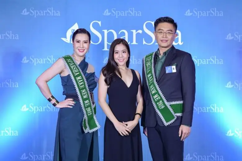 นางสาวชัญญา ประนิช (กลาง) กรรมการผู้จัดกา...