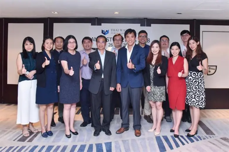 คุณโฮ เรน ฮวา (ที่ 4 จากขวา) ประธานเจ้าหน...