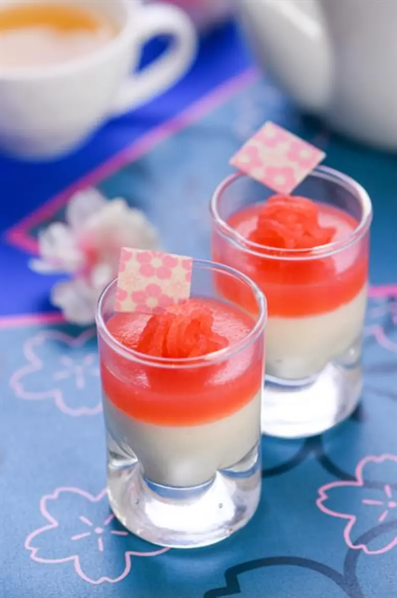 อัพ แอนด์ อะบัฟ บาร์ ร่วมสร้างบรรยากาศช่วงดอกซากุระบานที่ประเทศญี่ปุ่น ด้วยชุดน้ำชายามบ่าย “ซากุระ”